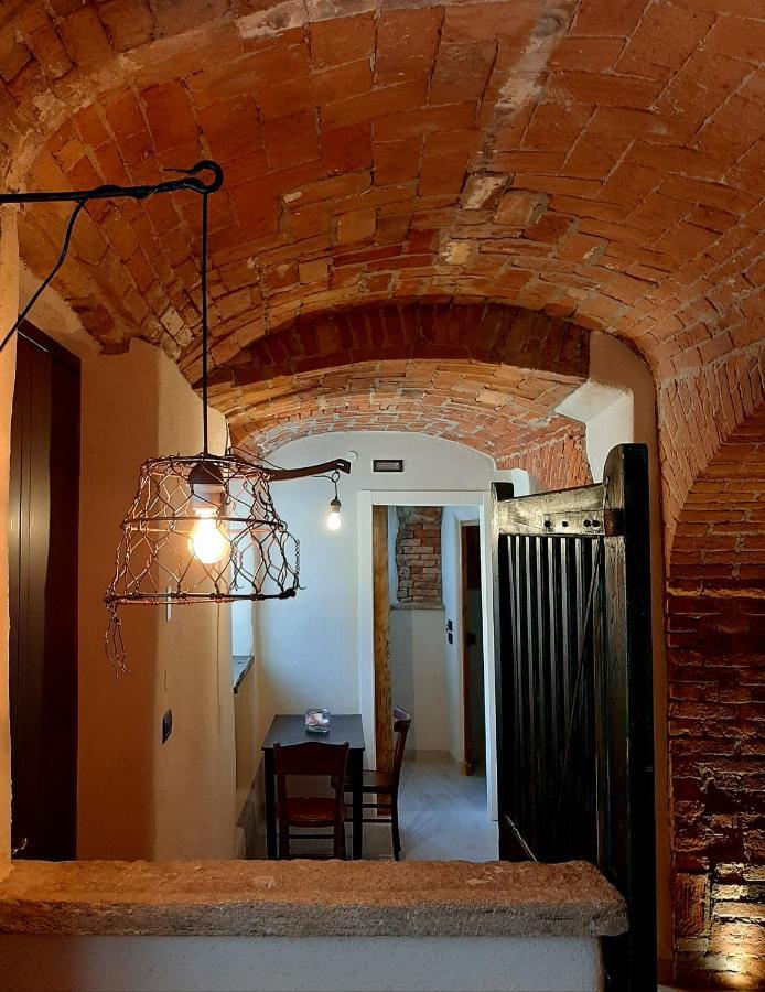 Ant Restaurant & * Novello